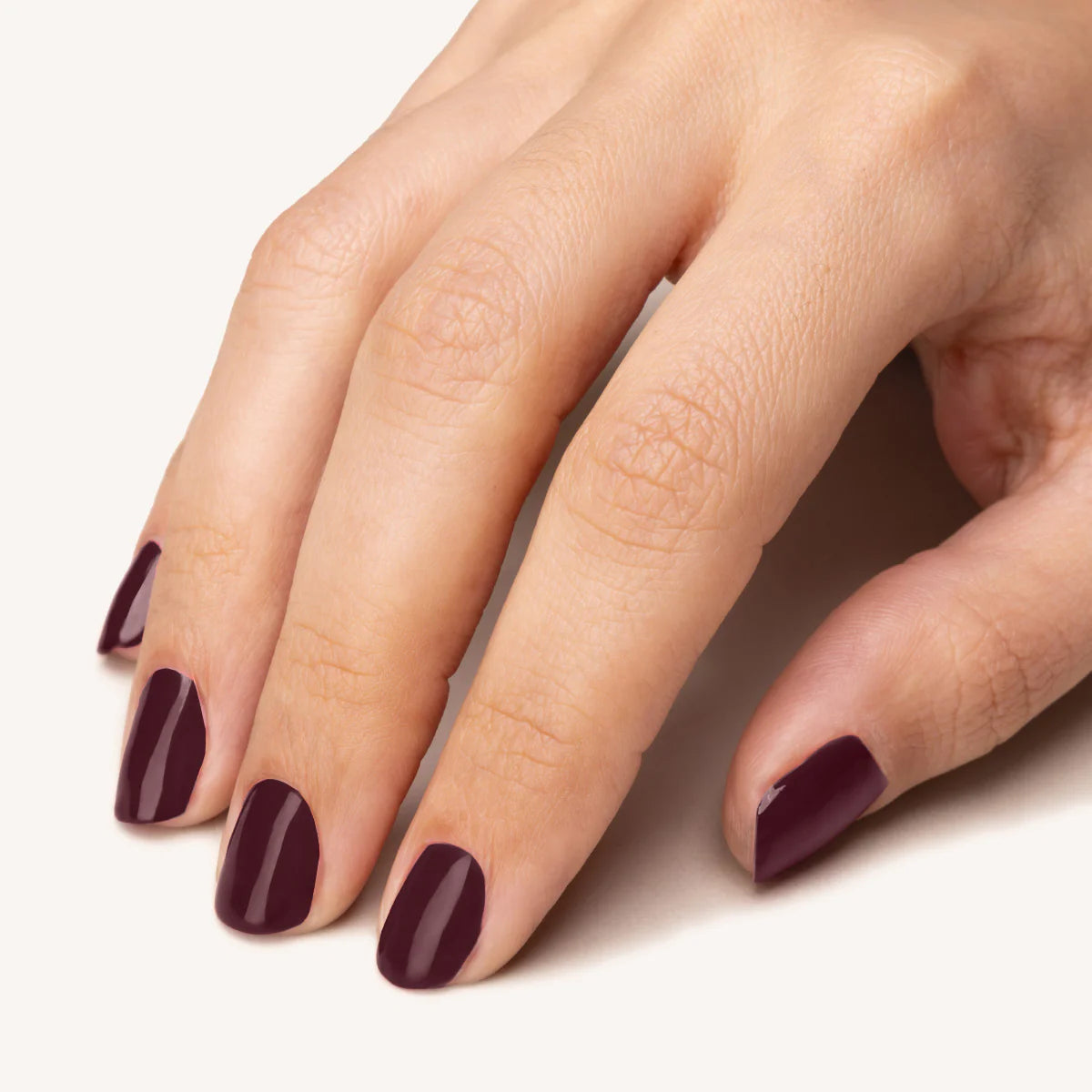 Mavala Mini Color Oje 248 Burgundy 5 ml renk ve uygulama görünümü