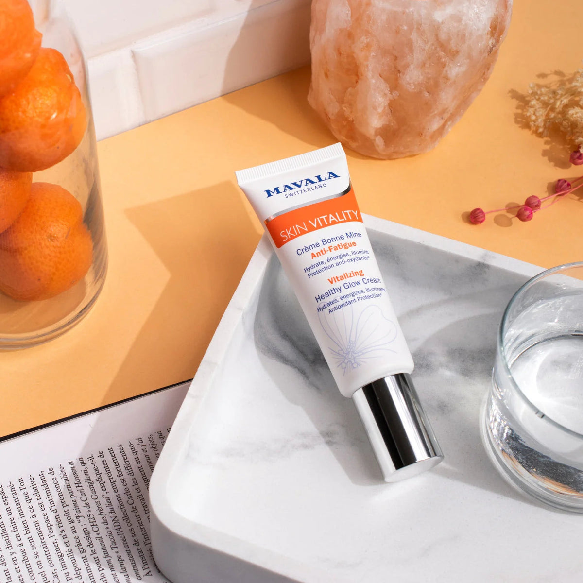 Mavala Skin Vitality Canlandırıcı Sağlık Işıltısı Gündüz Kremi 45ml kullanım ve ürün görseli